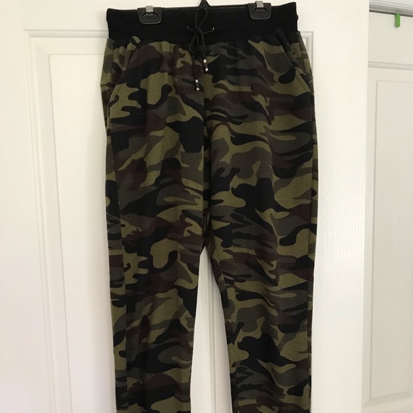 Fashion Nova Pants - Green camo Fashion Nova casual pant